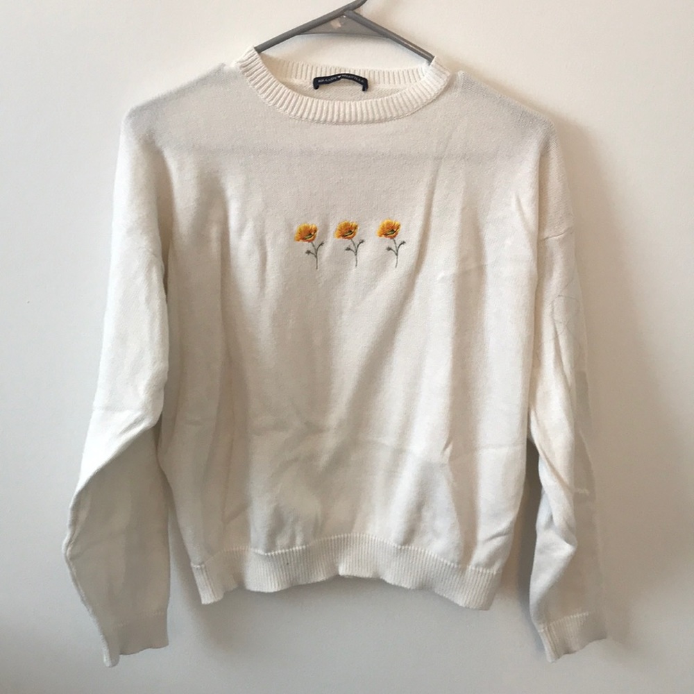 SOLD❗️Brandy Melville Poppy White Sweater - Picture 1 of 4
